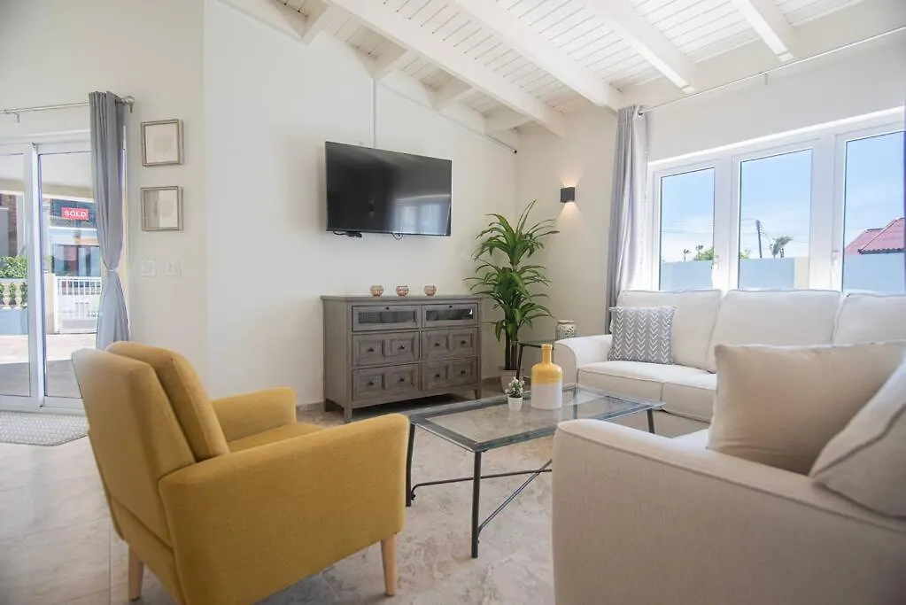 Amazing Villa Near To The Beach Palm Beach Aruba