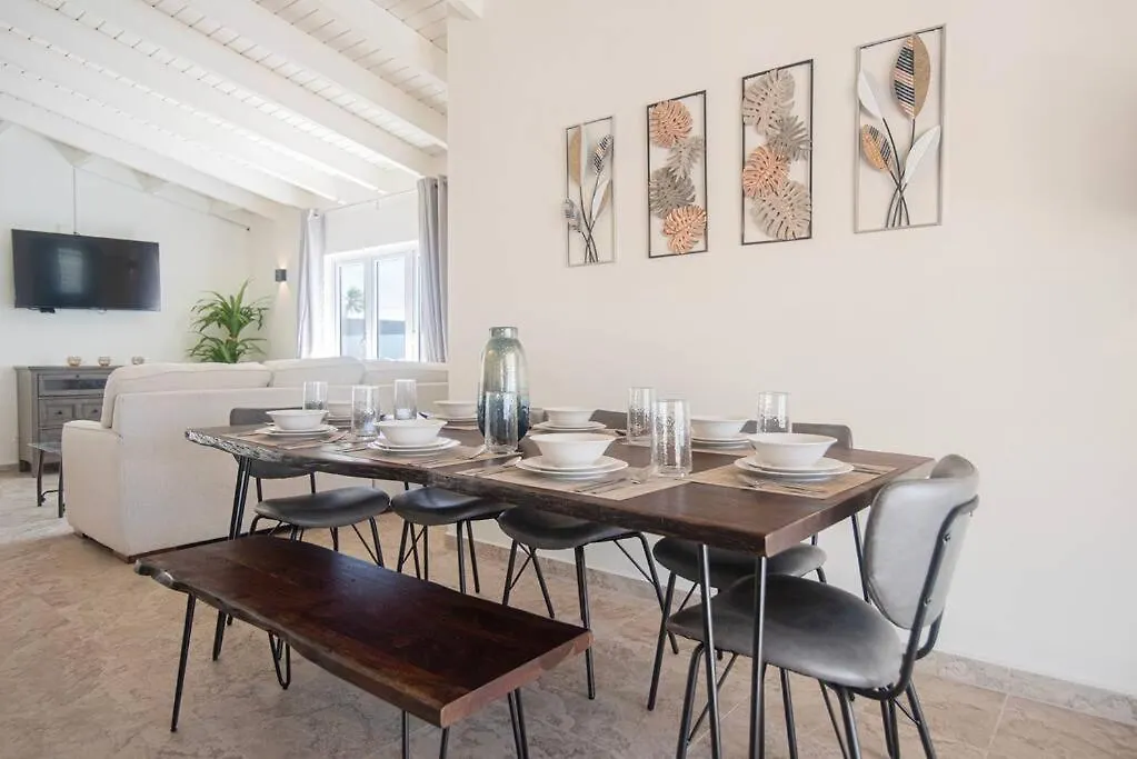 Amazing Villa Near To The Beach Palm Beach
